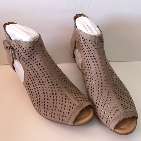 Earth Kerry Nubuck Perforated Peep-Toe Booties, size 12 - Picture 6 of 7